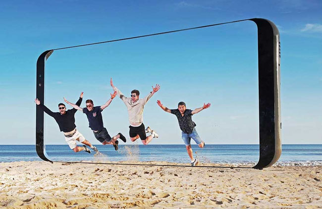 Chiến dịch outdoor mới của Samsung tại Anh với khung hình Galaxy S8 khổng lồ