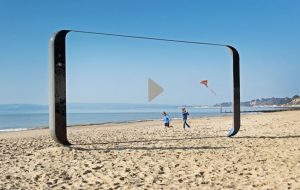 Chiến dịch outdoor mới của Samsung tại Anh với khung hình Galaxy S8 khổng lồ